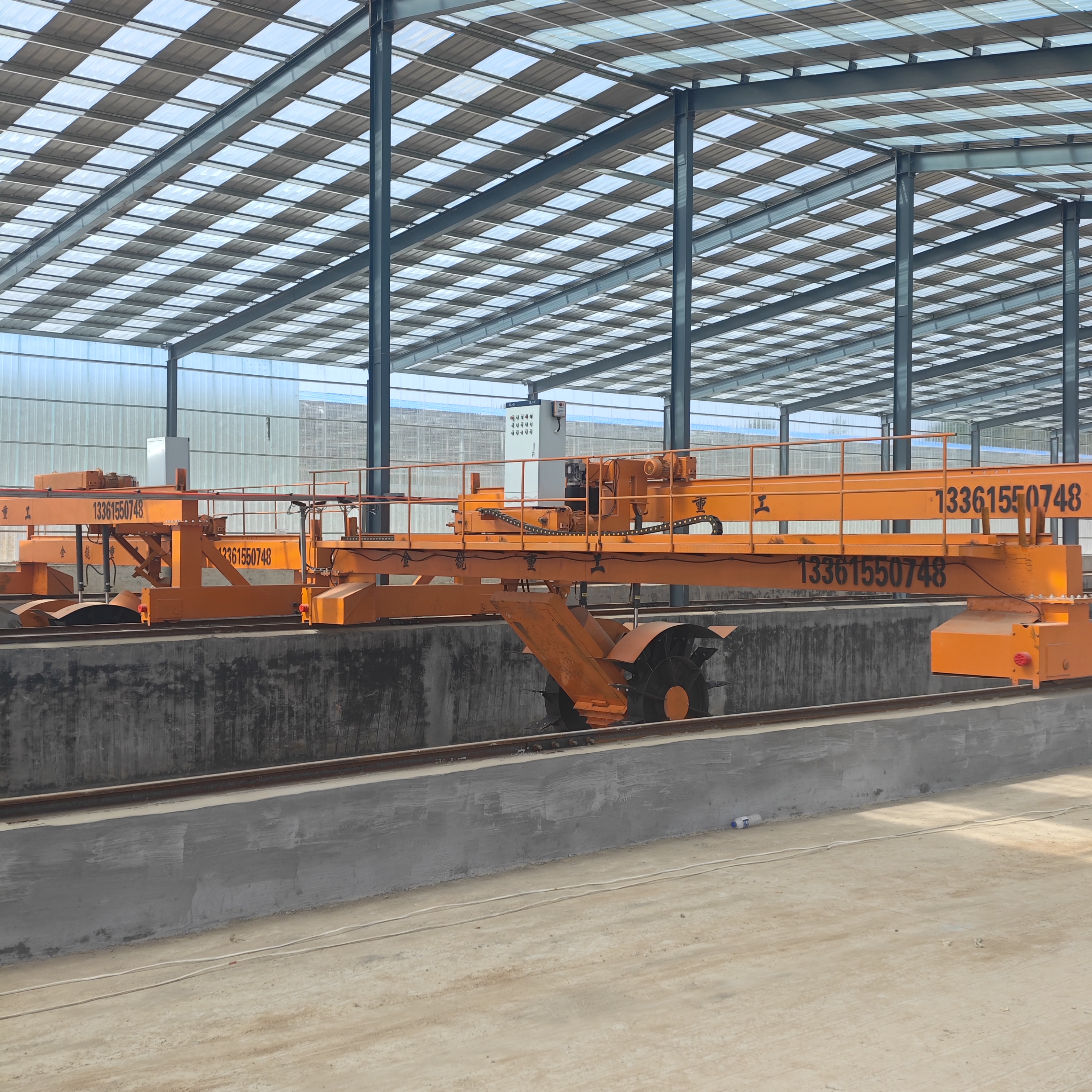 Hydraulic disc flipping machine