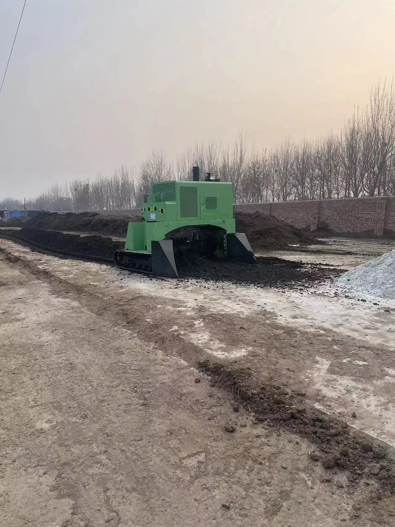 Crawler type flipping machine