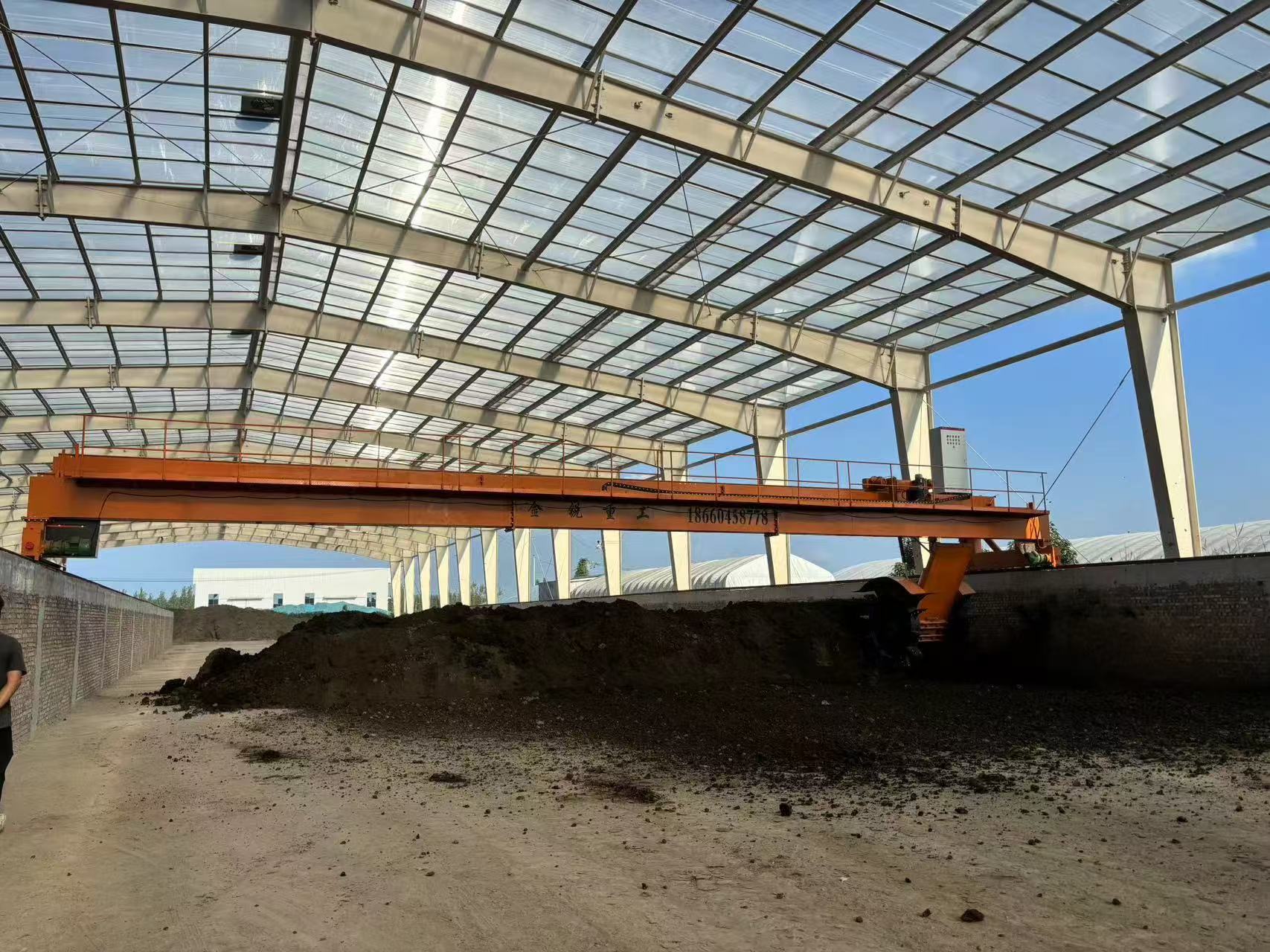 Large disc type hydraulic lifting and turning machine